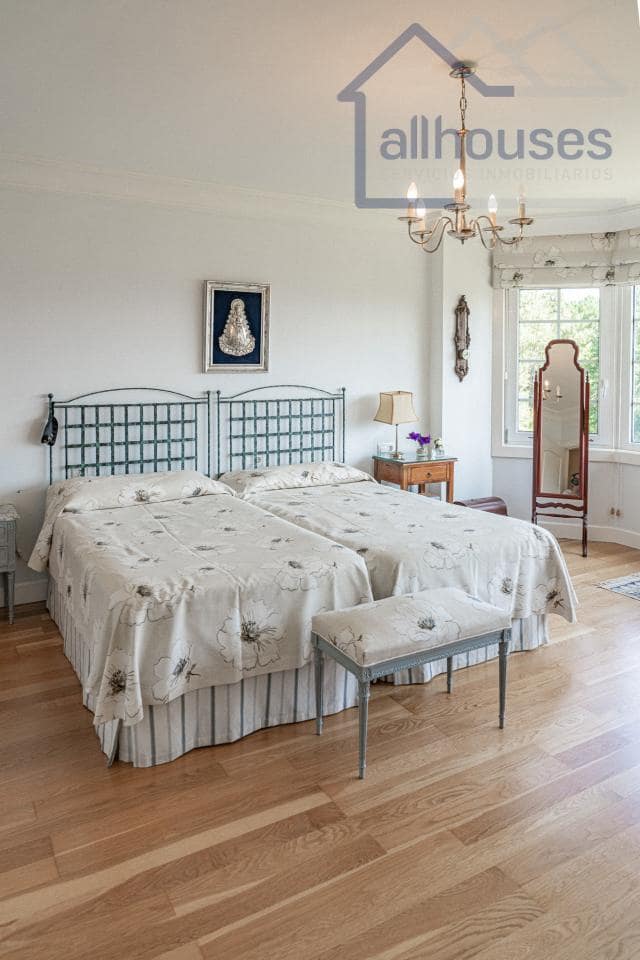 5 bedroom Villa for sale in Baiona with pool garage - € 998,000 (Ref: 9417278)