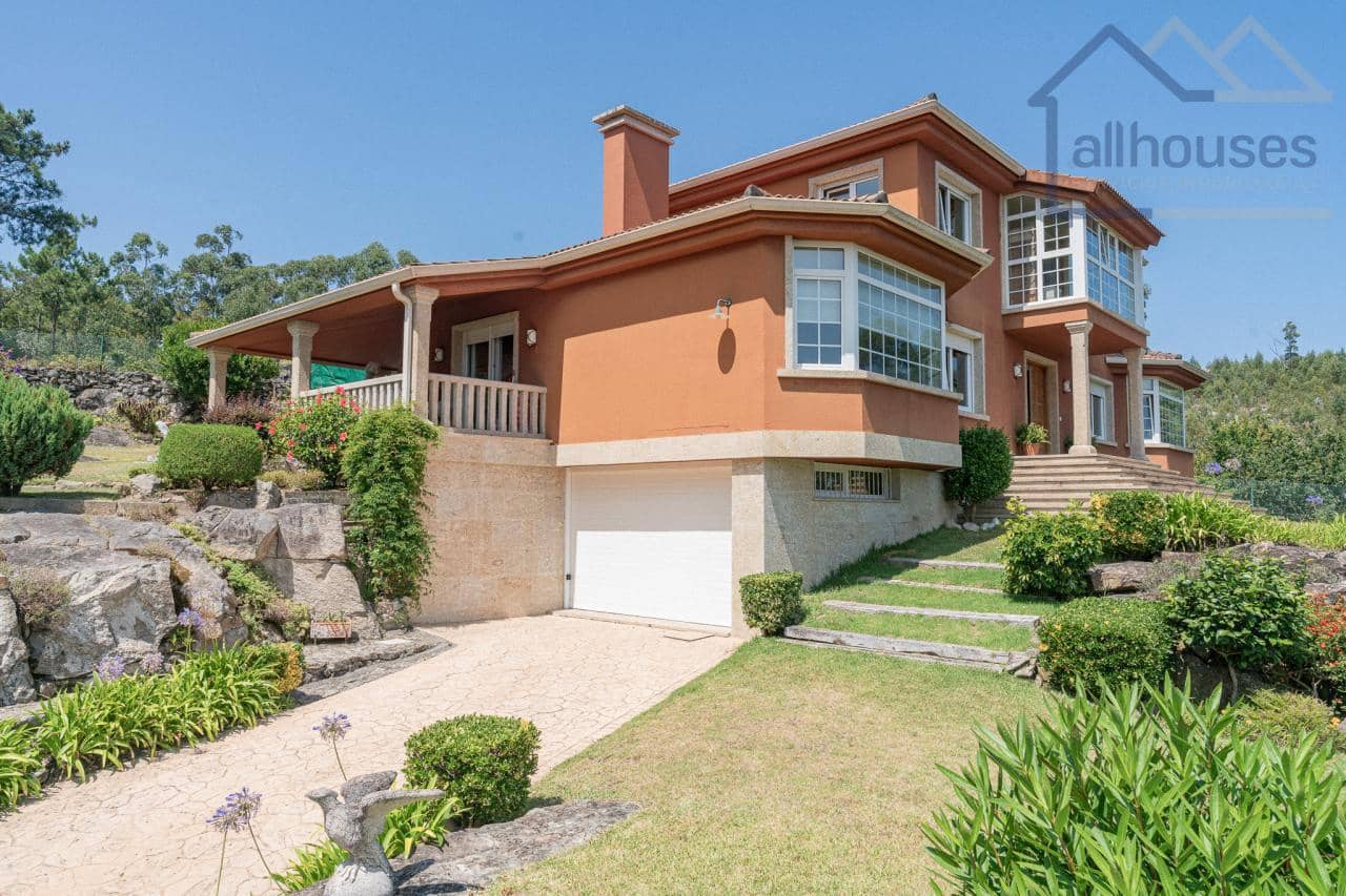 5 bedroom Villa for sale in Baiona with pool garage - € 998,000 (Ref: 9417278)