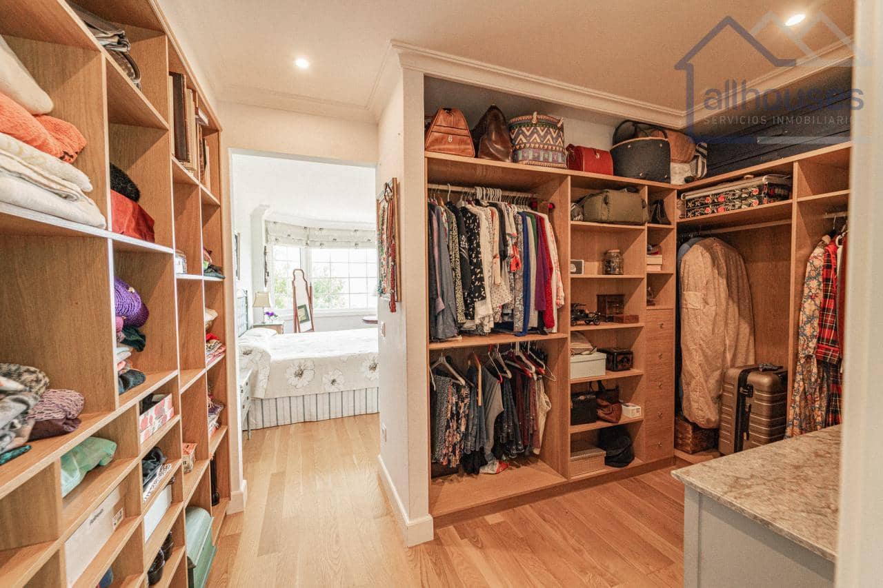 5 bedroom Villa for sale in Baiona with pool garage - € 998,000 (Ref: 9417278)