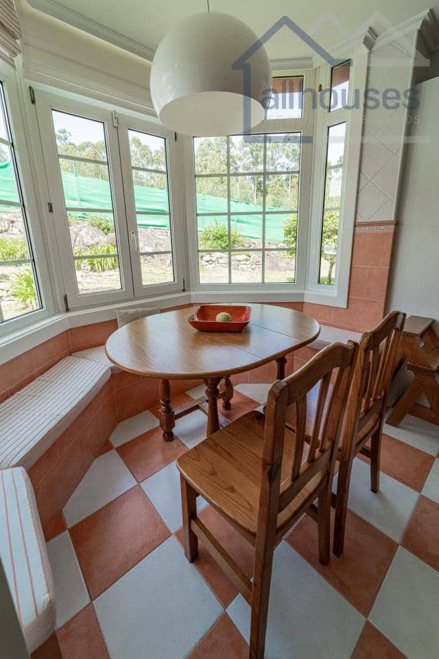 5 bedroom Villa for sale in Baiona with pool garage - € 998,000 (Ref: 9417278)