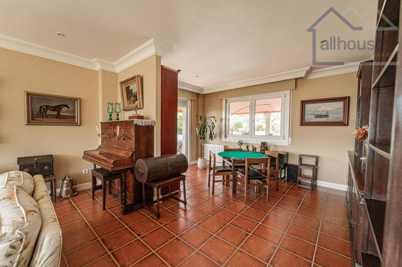 5 bedroom Villa for sale in Baiona with pool garage - € 998,000 (Ref: 9417278)