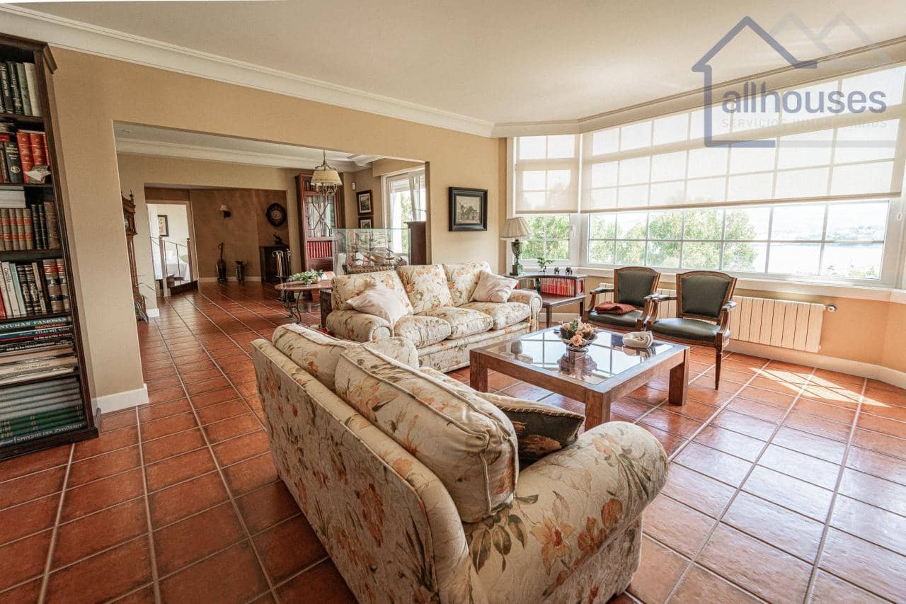 5 bedroom Villa for sale in Baiona with pool garage - € 998,000 (Ref: 9417278)