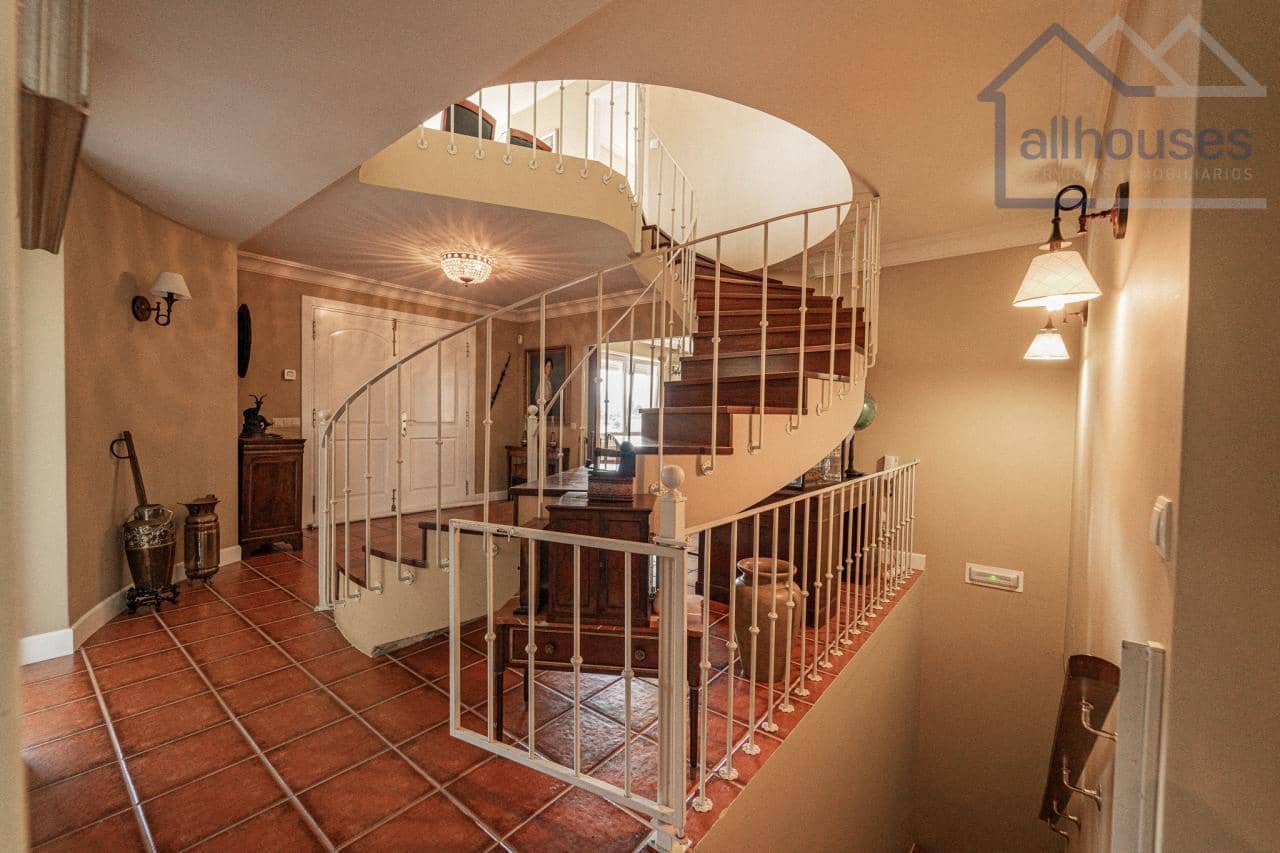 5 bedroom Villa for sale in Baiona with pool garage - € 998,000 (Ref: 9417278)