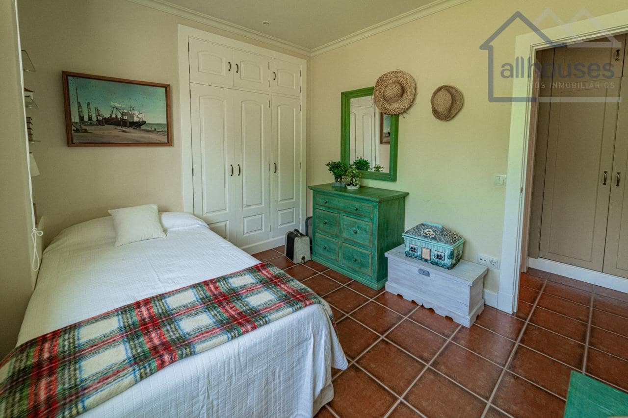 5 bedroom Villa for sale in Baiona with pool garage - € 998,000 (Ref: 9417278)