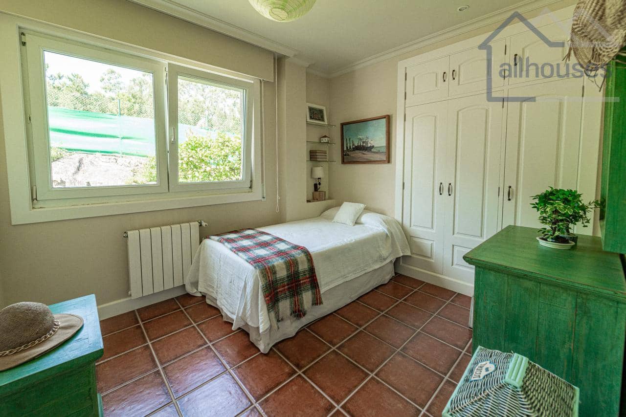 5 bedroom Villa for sale in Baiona with pool garage - € 998,000 (Ref: 9417278)