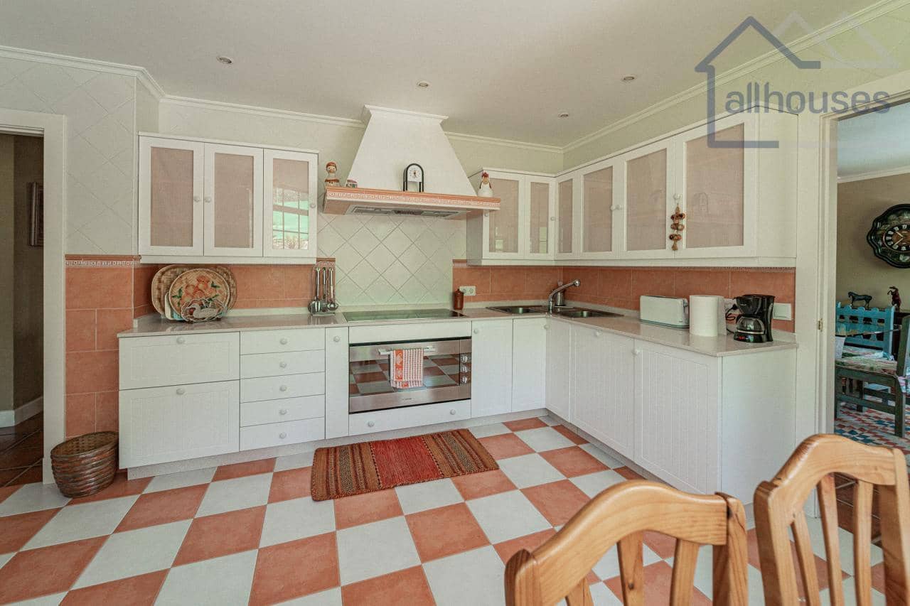 5 bedroom Villa for sale in Baiona with pool garage - € 998,000 (Ref: 9417278)