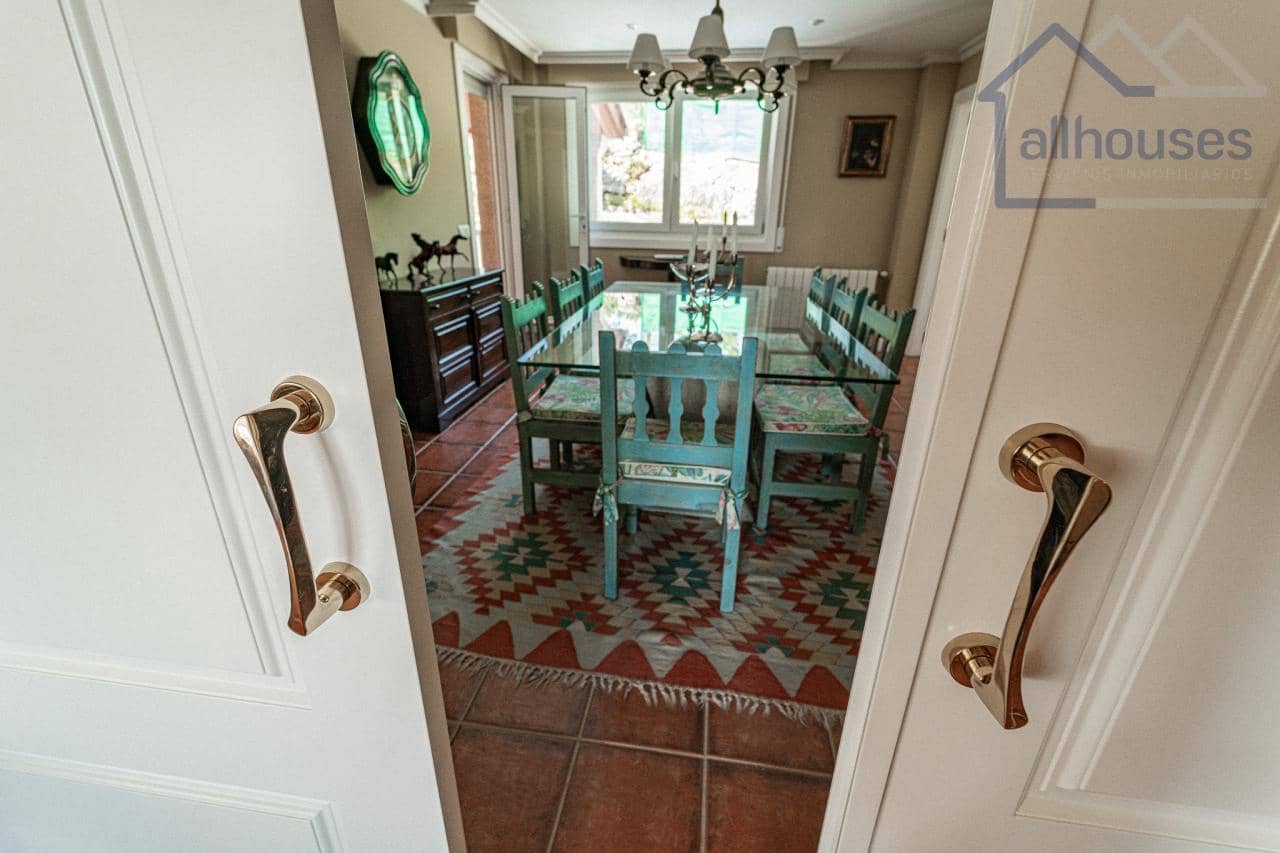 5 bedroom Villa for sale in Baiona with pool garage - € 998,000 (Ref: 9417278)