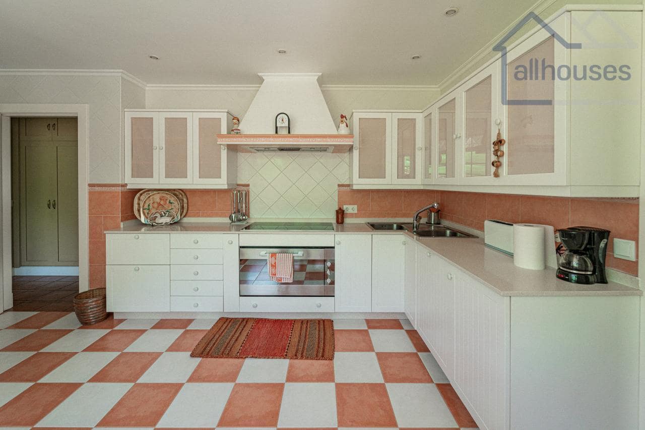 5 bedroom Villa for sale in Baiona with pool garage - € 998,000 (Ref: 9417278)