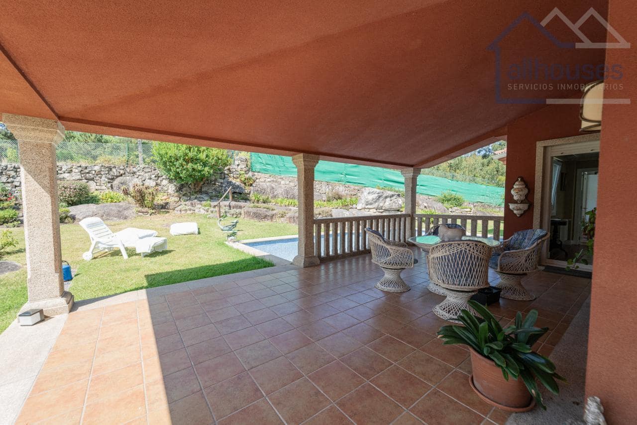 5 bedroom Villa for sale in Baiona with pool garage - € 998,000 (Ref: 9417278)