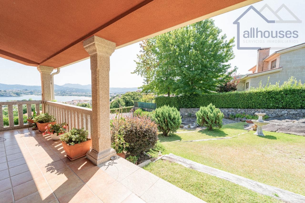 5 bedroom Villa for sale in Baiona with pool garage - € 998,000 (Ref: 9417278)
