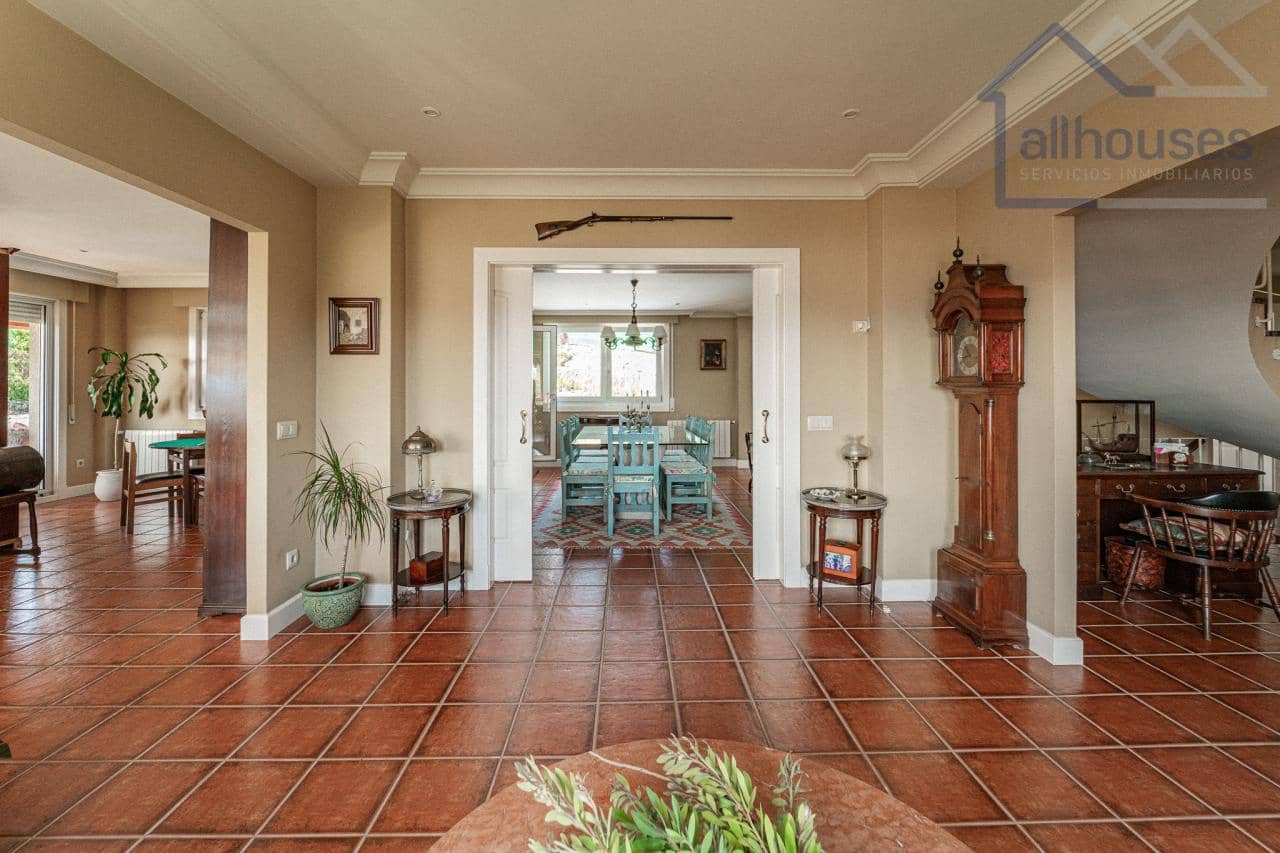 5 bedroom Villa for sale in Baiona with pool garage - € 998,000 (Ref: 9417278)