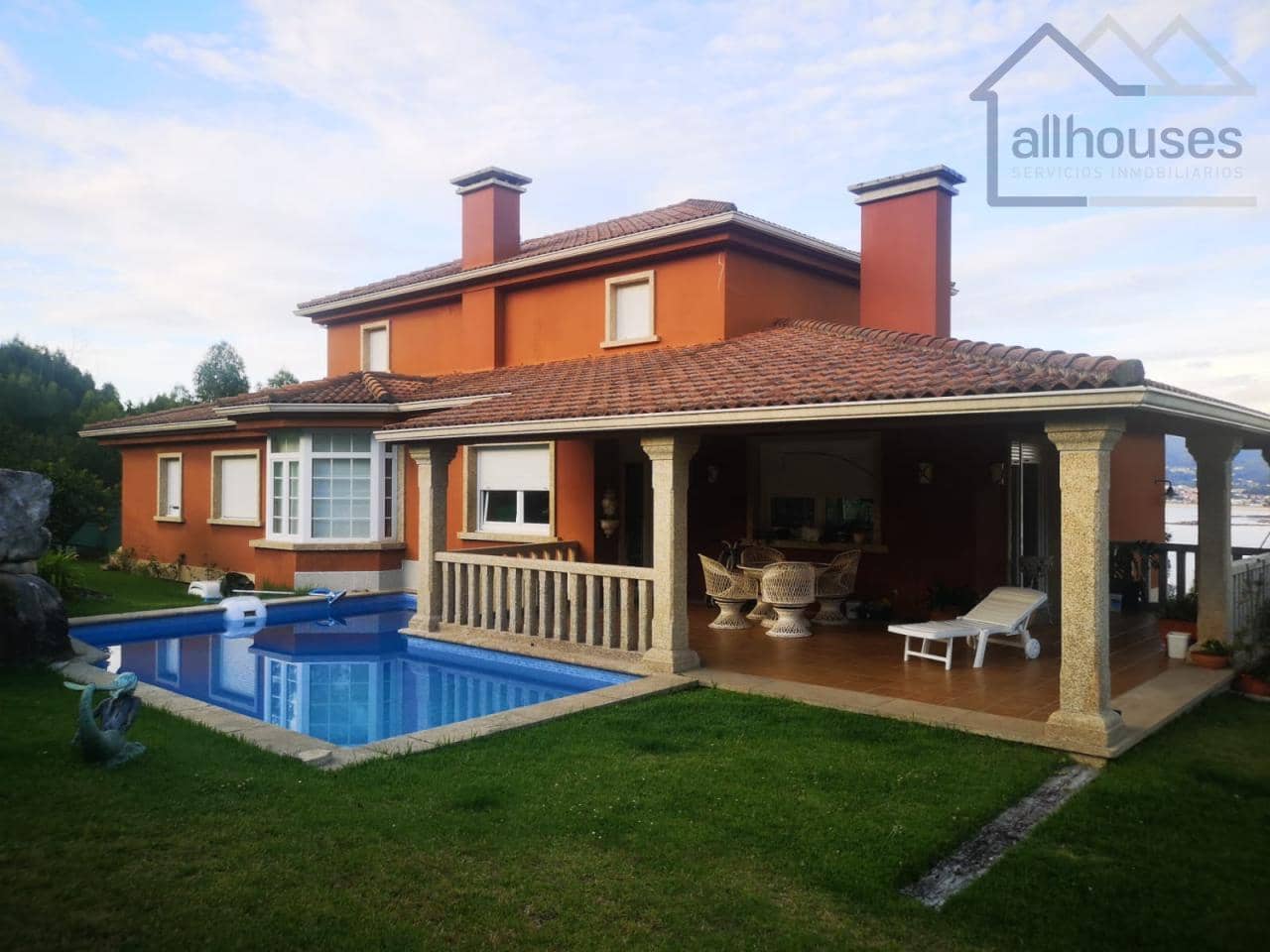 5 bedroom Villa for sale in Baiona with pool garage - € 998,000 (Ref: 9417278)