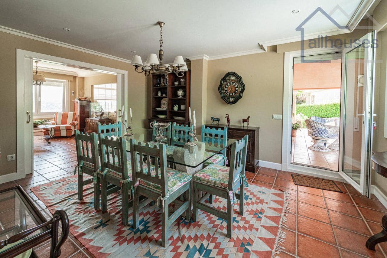 5 bedroom Villa for sale in Baiona with pool garage - € 998,000 (Ref: 9417278)