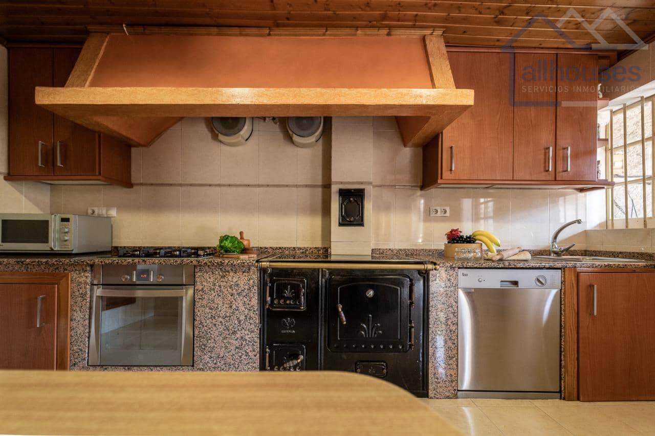 5 bedroom Finca/Country House for sale in Carballeda de Avia - € 249,000 (Ref: 9417279)