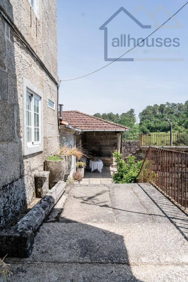 5 bedroom Finca/Country House for sale in Carballeda de Avia - € 249,000 (Ref: 9417279)