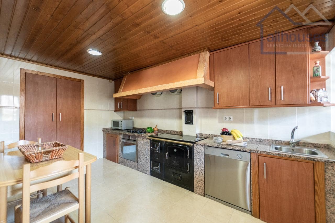 5 bedroom Finca/Country House for sale in Carballeda de Avia - € 249,000 (Ref: 9417279)