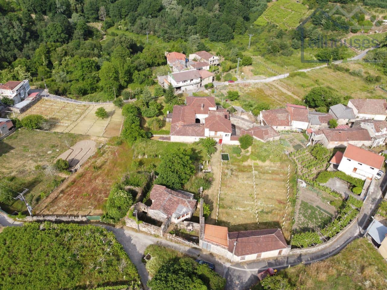 5 bedroom Finca/Country House for sale in Carballeda de Avia - € 249,000 (Ref: 9417279)