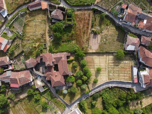 5 bedroom Finca/Country House for sale in Carballeda de Avia - € 249,000 (Ref: 9417279)