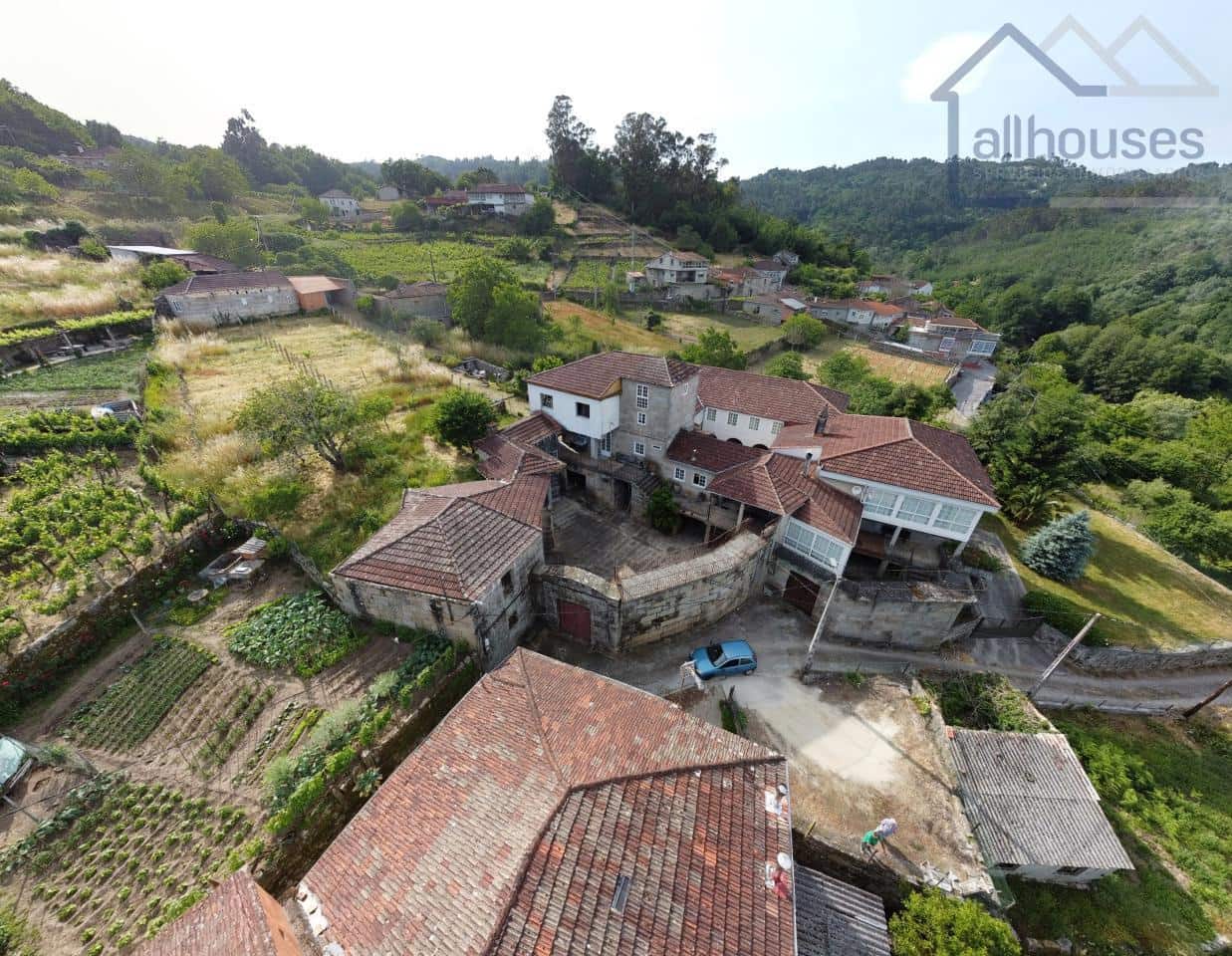 5 bedroom Finca/Country House for sale in Carballeda de Avia - € 249,000 (Ref: 9417279)