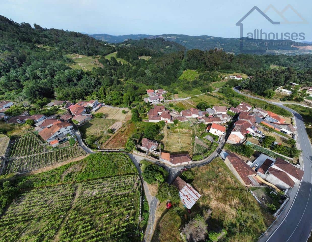 5 bedroom Finca/Country House for sale in Carballeda de Avia - € 249,000 (Ref: 9417279)