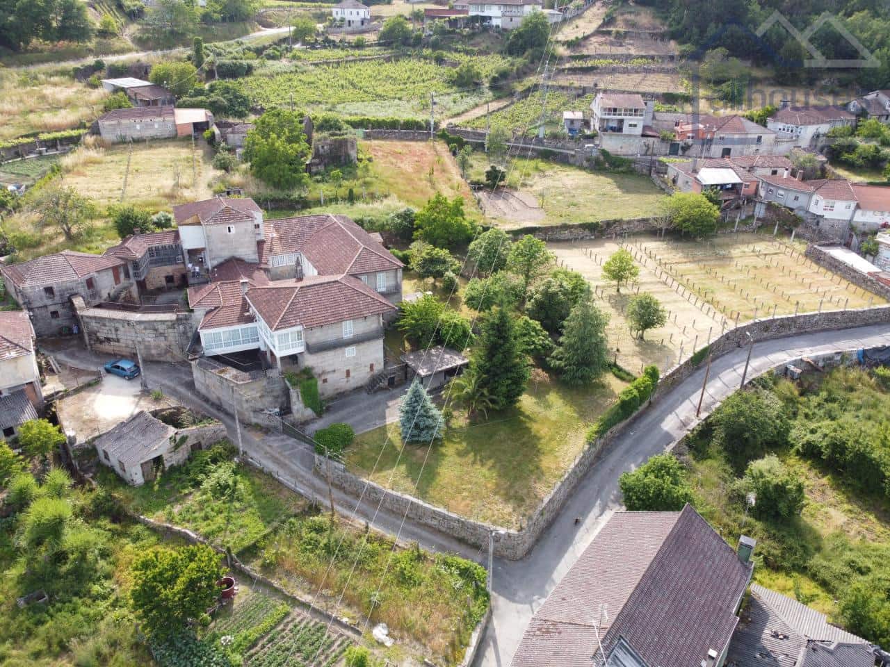 5 bedroom Finca/Country House for sale in Carballeda de Avia - € 249,000 (Ref: 9417279)