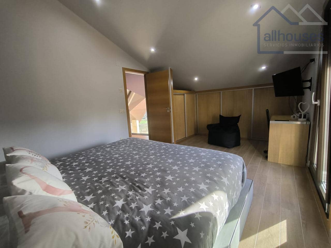 4 bedroom Villa for sale in Tui with pool garage - € 590,000 (Ref: 9417280)