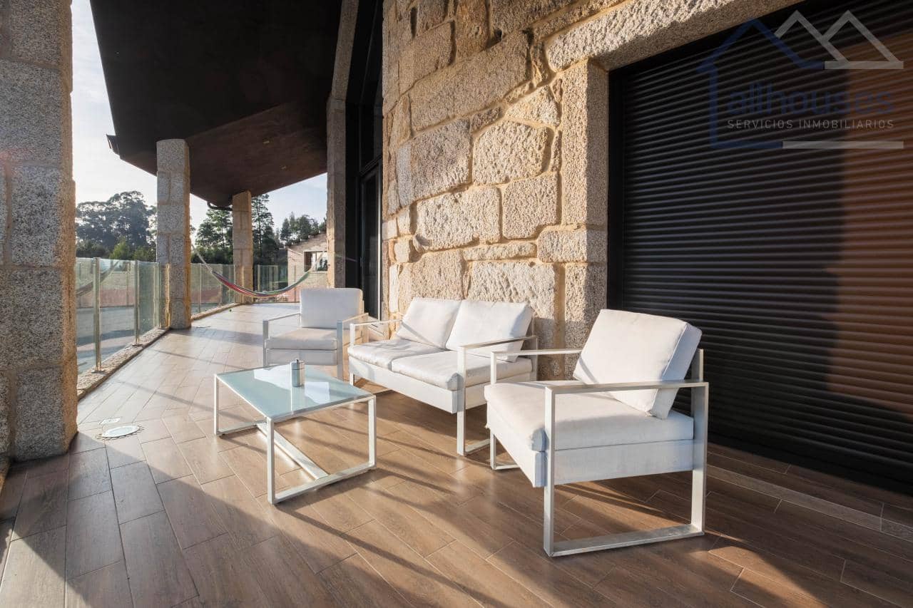 4 bedroom Villa for sale in Tui with pool garage - € 590,000 (Ref: 9417280)