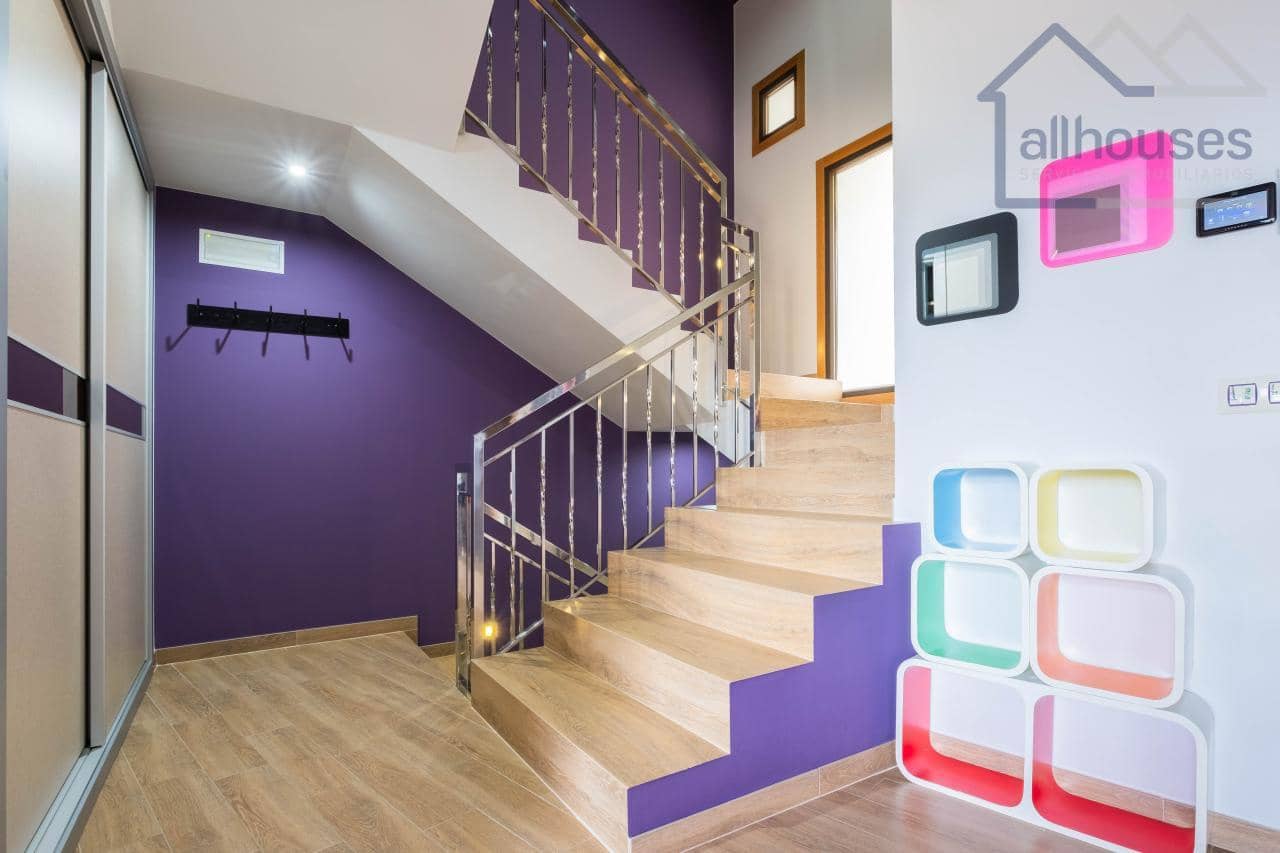 4 bedroom Villa for sale in Tui with pool garage - € 590,000 (Ref: 9417280)