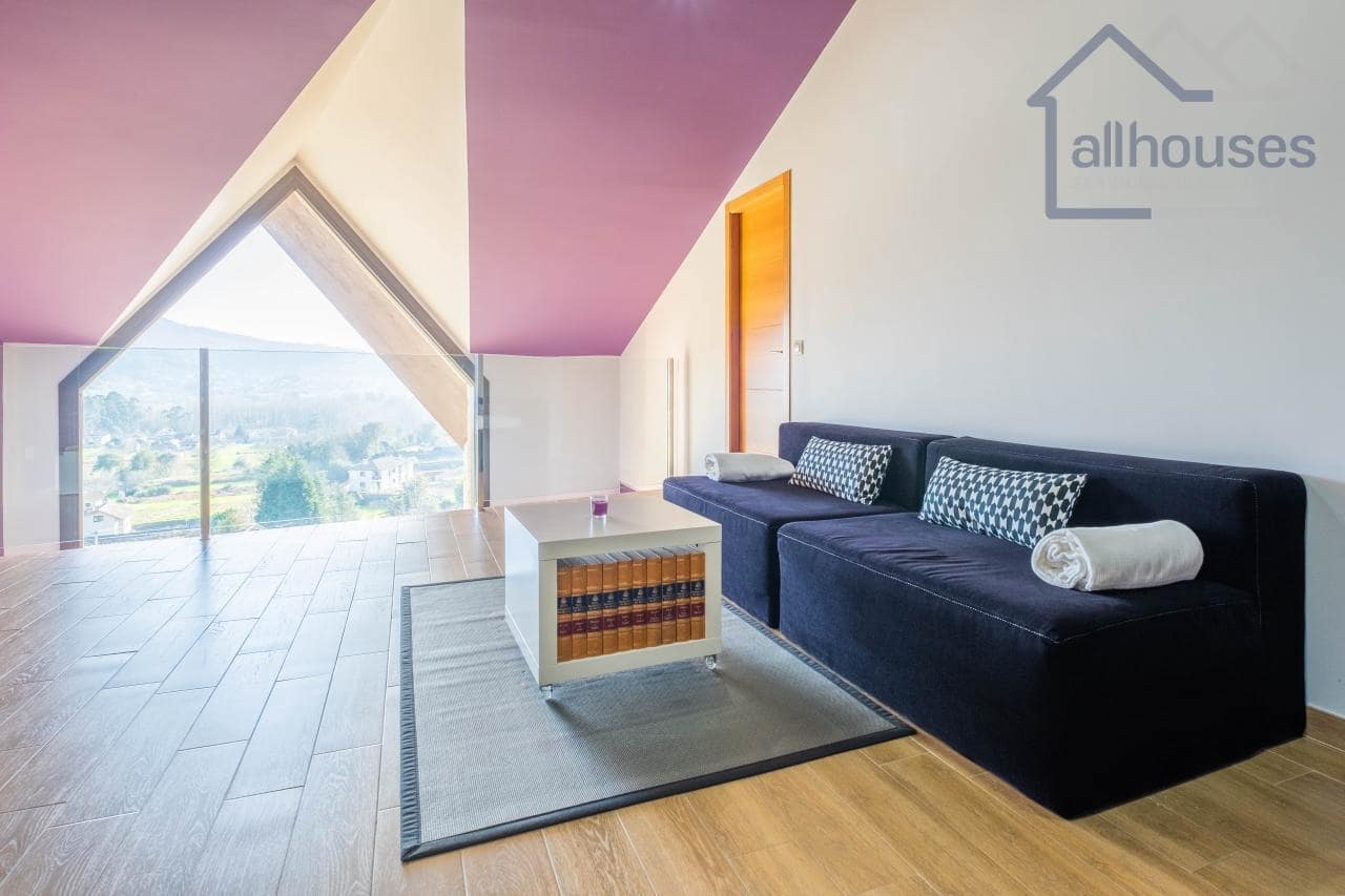 4 bedroom Villa for sale in Tui with pool garage - € 590,000 (Ref: 9417280)