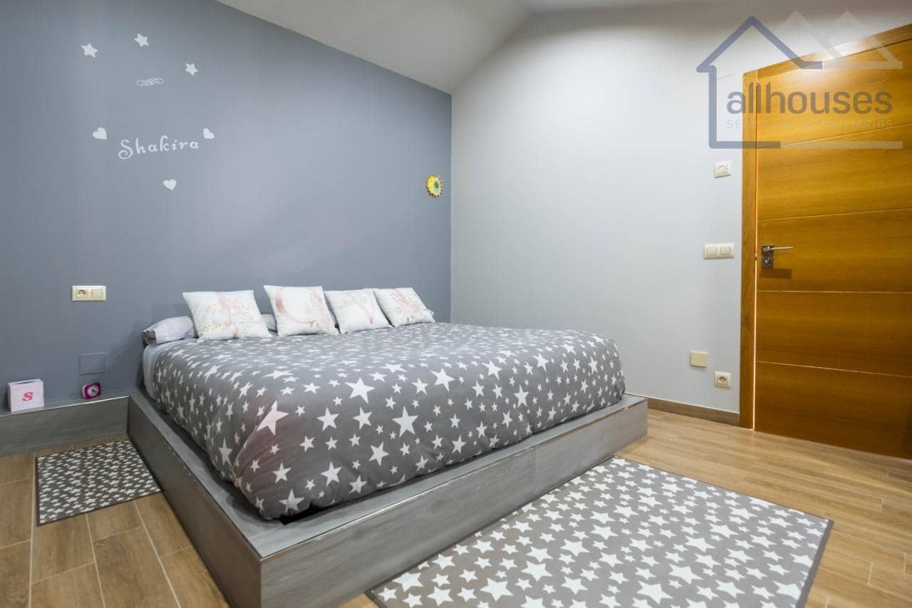 4 bedroom Villa for sale in Tui with pool garage - € 590,000 (Ref: 9417280)