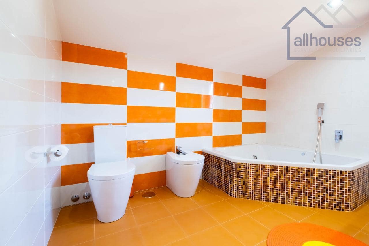 4 bedroom Villa for sale in Tui with pool garage - € 590,000 (Ref: 9417280)