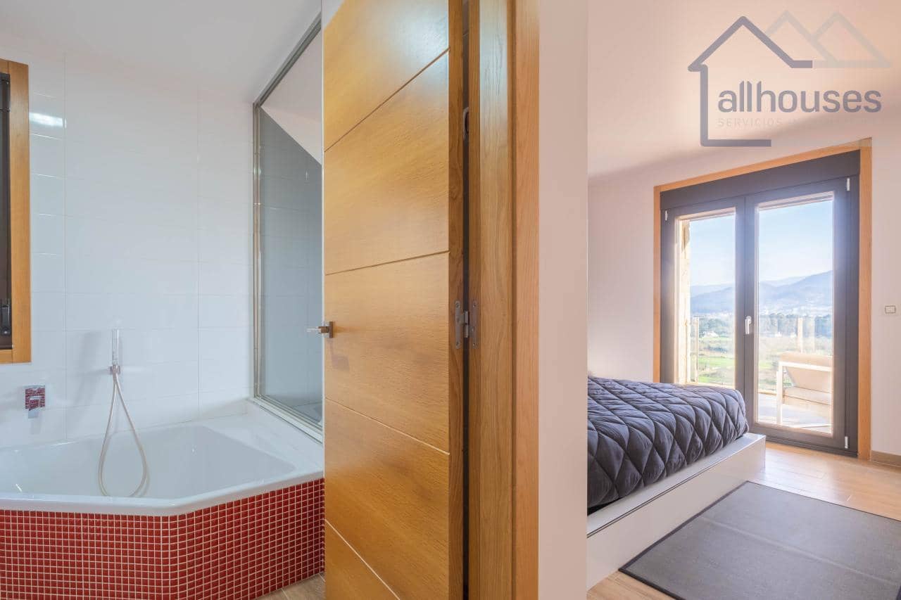 4 bedroom Villa for sale in Tui with pool garage - € 590,000 (Ref: 9417280)