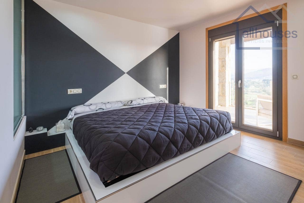 4 bedroom Villa for sale in Tui with pool garage - € 590,000 (Ref: 9417280)