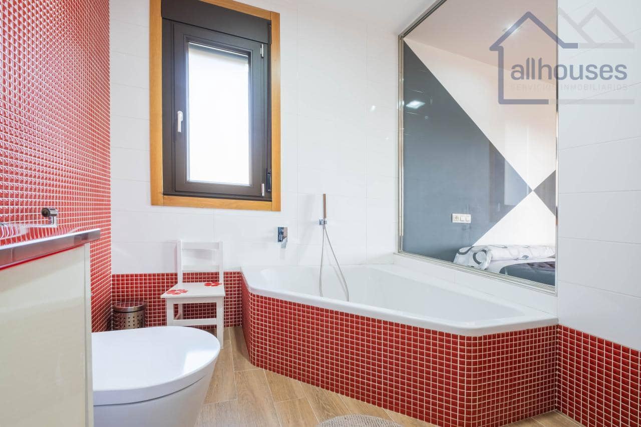 4 bedroom Villa for sale in Tui with pool garage - € 590,000 (Ref: 9417280)