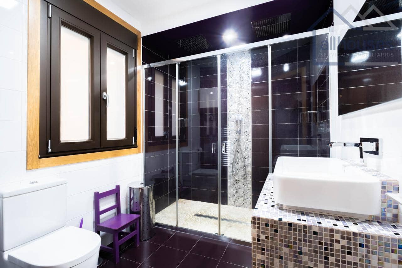 4 bedroom Villa for sale in Tui with pool garage - € 590,000 (Ref: 9417280)