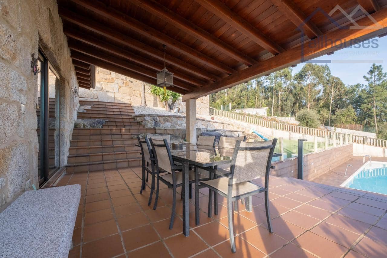 4 bedroom Villa for sale in Tui with pool garage - € 590,000 (Ref: 9417280)