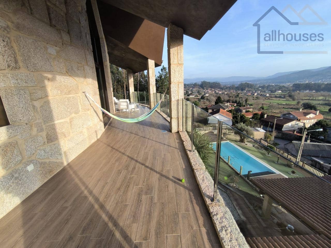 4 bedroom Villa for sale in Tui with pool garage - € 590,000 (Ref: 9417280)