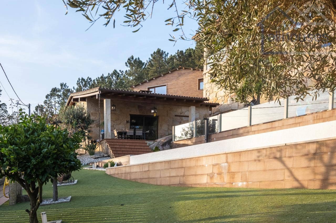 4 bedroom Villa for sale in Tui with pool garage - € 590,000 (Ref: 9417280)