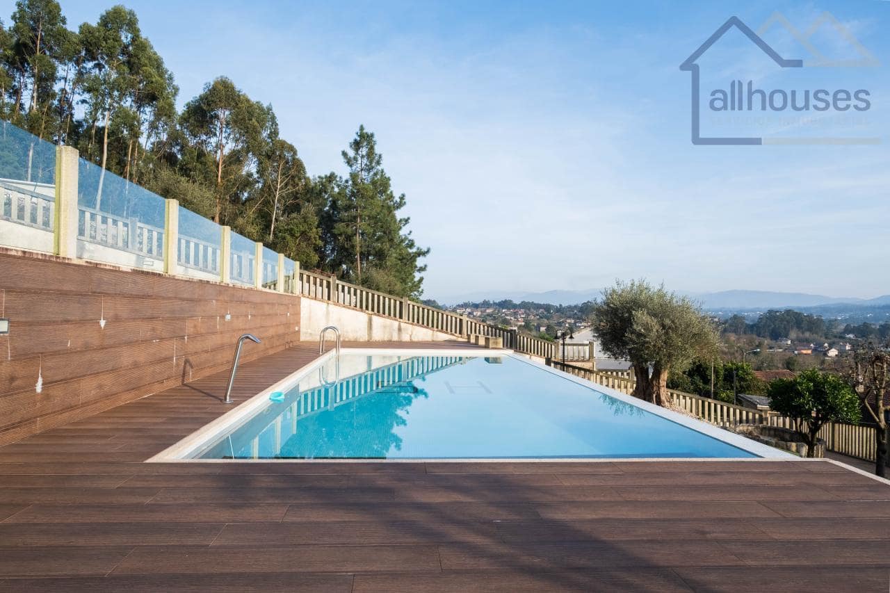 4 bedroom Villa for sale in Tui with pool garage - € 590,000 (Ref: 9417280)