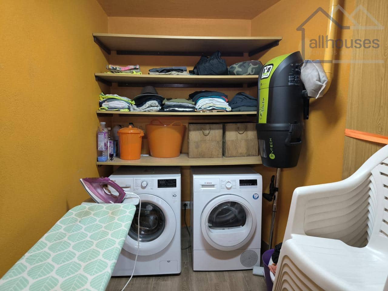 4 bedroom Villa for sale in Tui with pool garage - € 590,000 (Ref: 9417280)