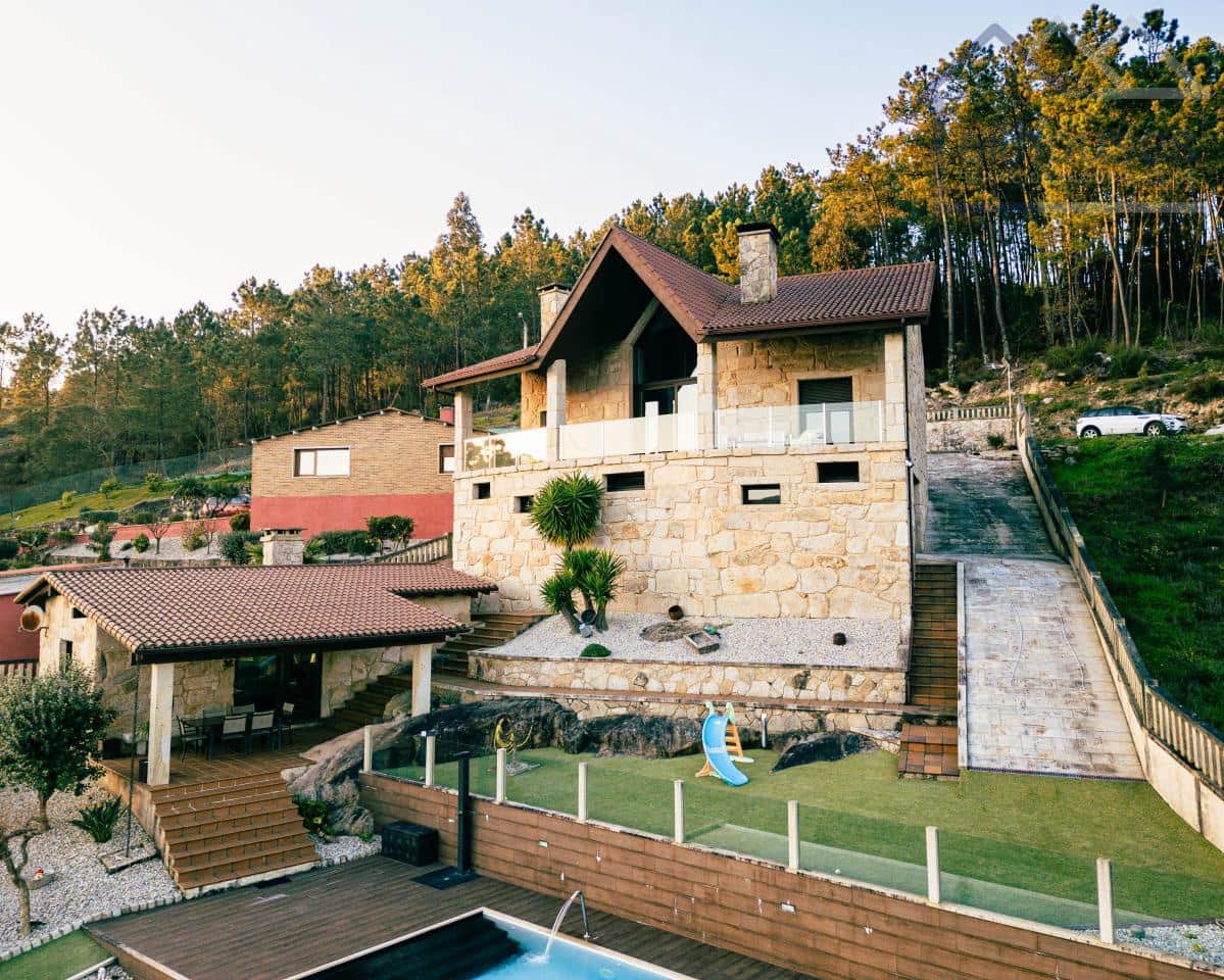 4 bedroom Villa for sale in Tui with pool garage - € 590,000 (Ref: 9417280)