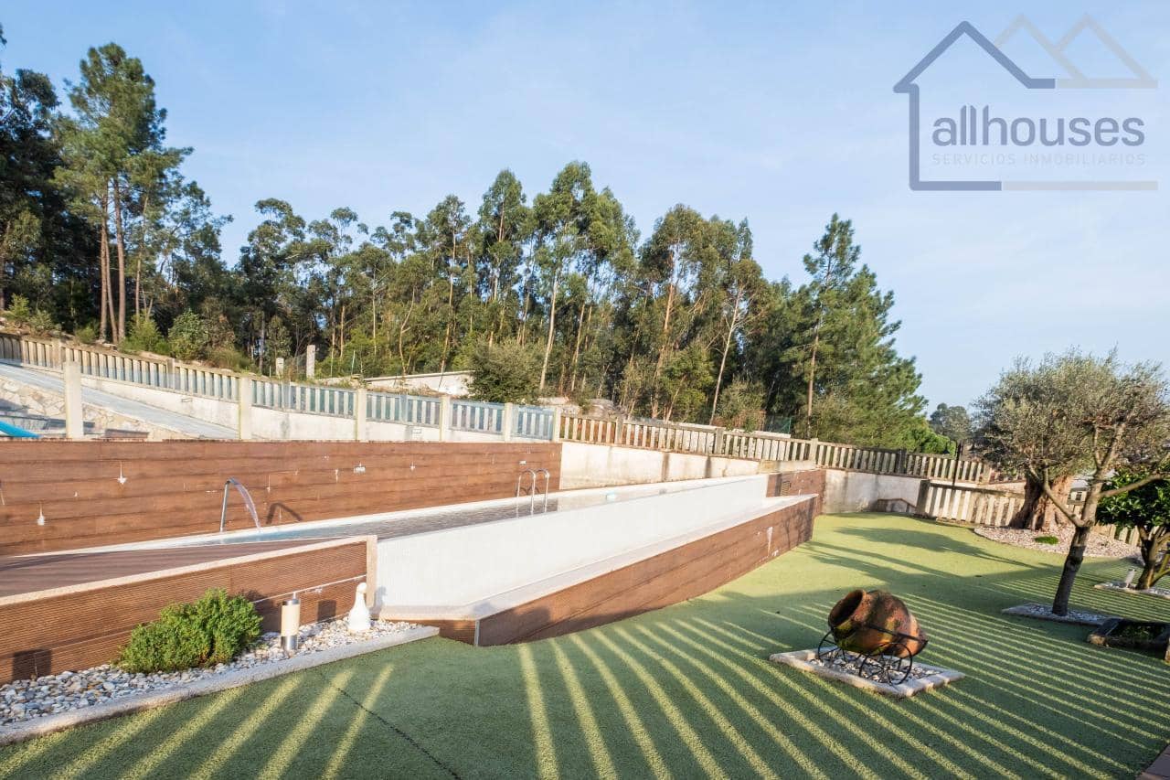 4 bedroom Villa for sale in Tui with pool garage - € 590,000 (Ref: 9417280)