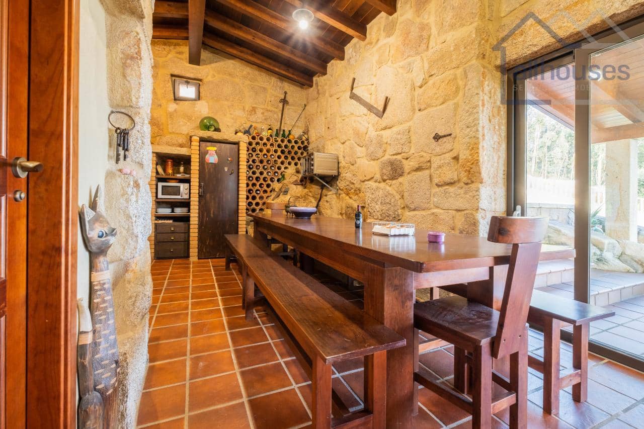 4 bedroom Villa for sale in Tui with pool garage - € 590,000 (Ref: 9417280)