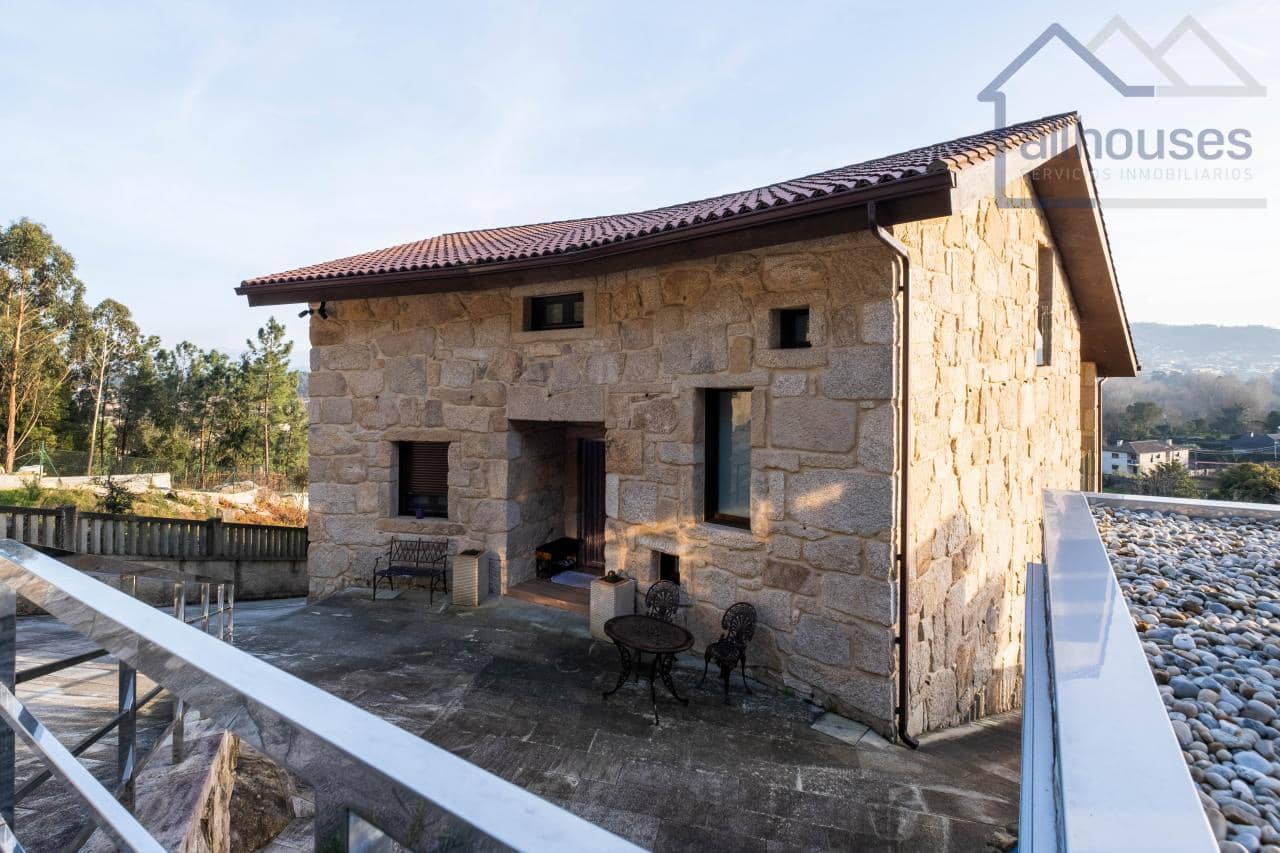 4 bedroom Villa for sale in Tui with pool garage - € 590,000 (Ref: 9417280)