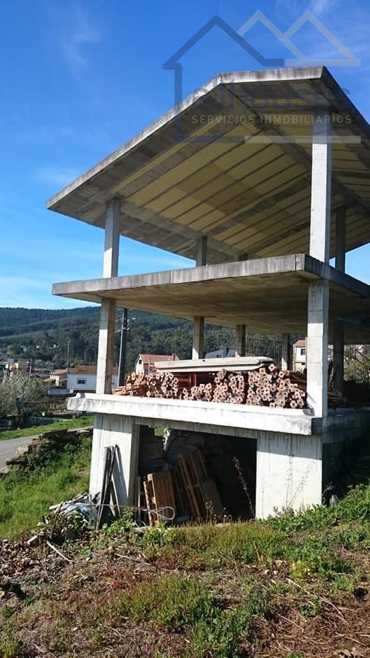 4 bedroom Villa for sale in O Rosal with garage - € 70,000 (Ref: 9417282)