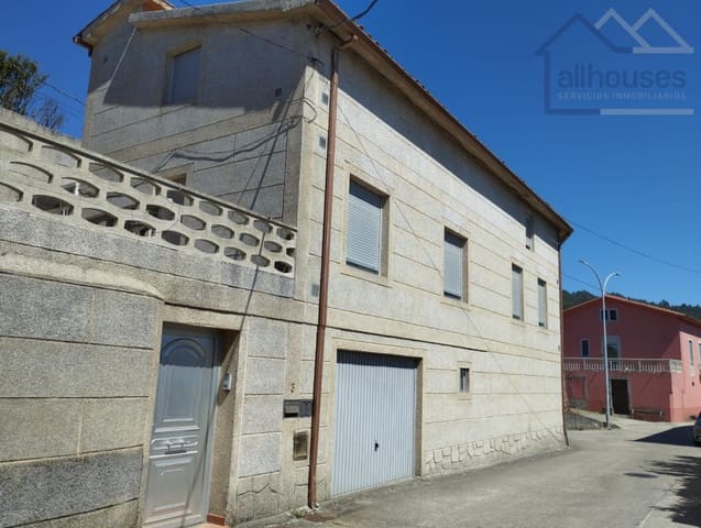 6 bedroom Townhouse for sale in A Guarda with garage - € 140,000 (Ref: 9417288)