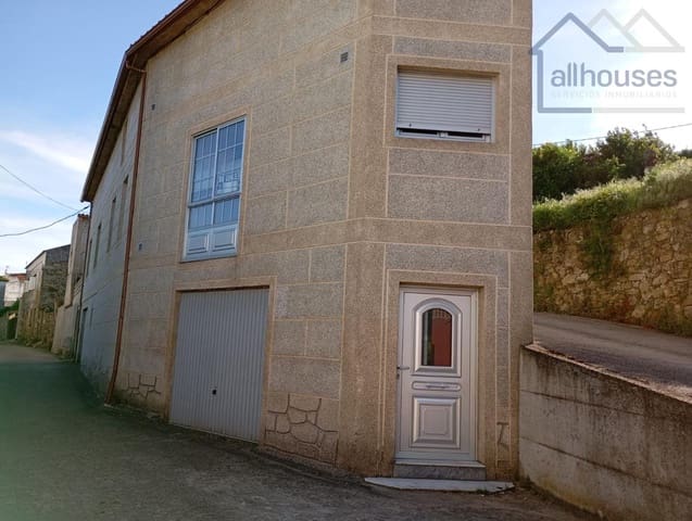 6 bedroom Townhouse for sale in A Guarda with garage - € 140,000 (Ref: 9417288)