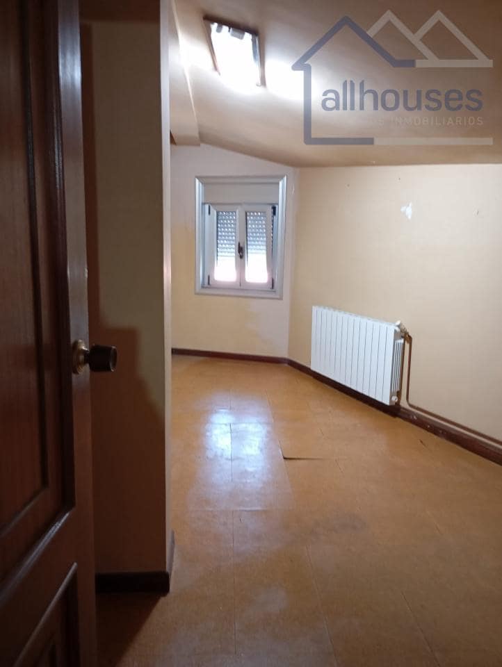 6 bedroom Townhouse for sale in A Guarda with garage - € 140,000 (Ref: 9417288)