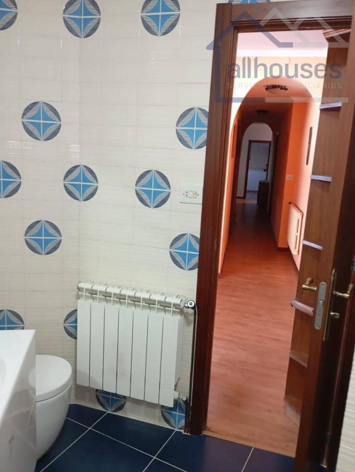 6 bedroom Townhouse for sale in A Guarda with garage - € 140,000 (Ref: 9417288)