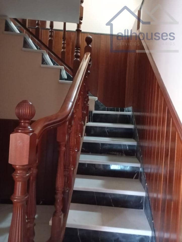 6 bedroom Townhouse for sale in A Guarda with garage - € 140,000 (Ref: 9417288)